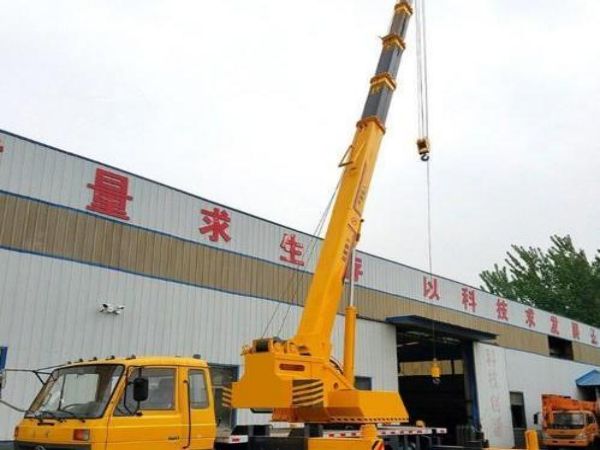 大兴安岭吊车出租电话_吊车租赁公司浅谈如何安全驾驶吊车